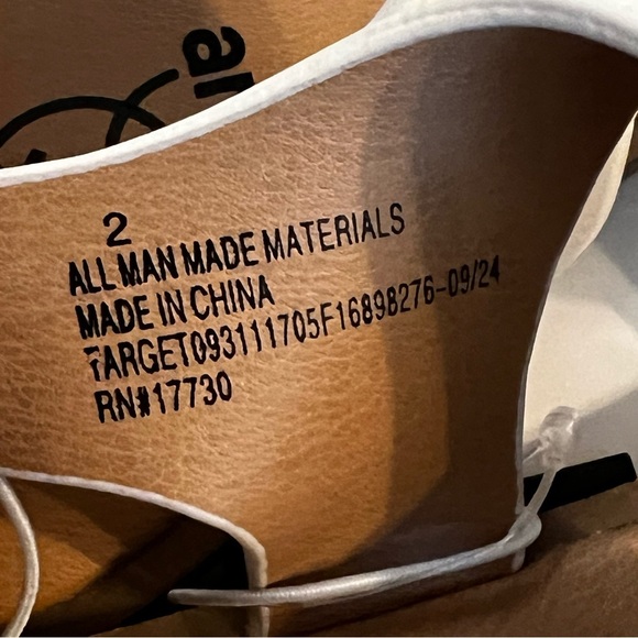 NWT Girls Art Class Mari Ankle Strap Sandals in white Faux Leather - Picture 3 of 5